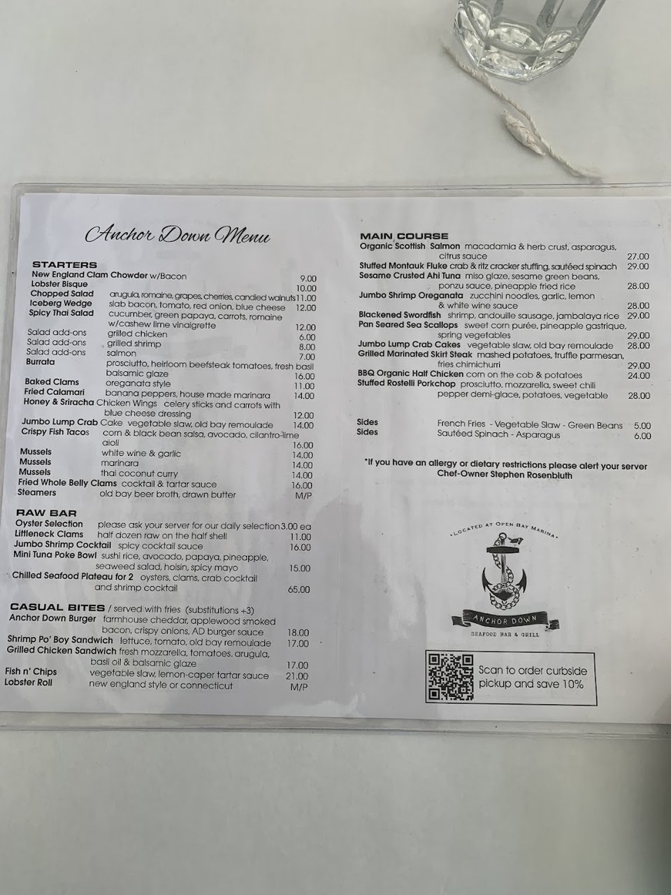 Simple menu layout on a table